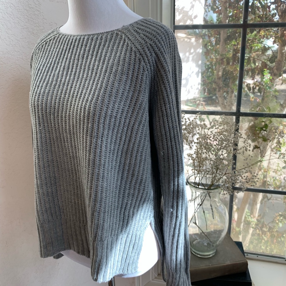 Rue21 gray knit long sleeve sweater